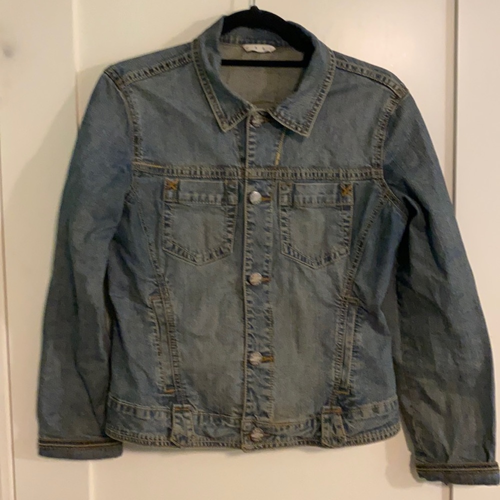 Women’s CAbi jean jacket!